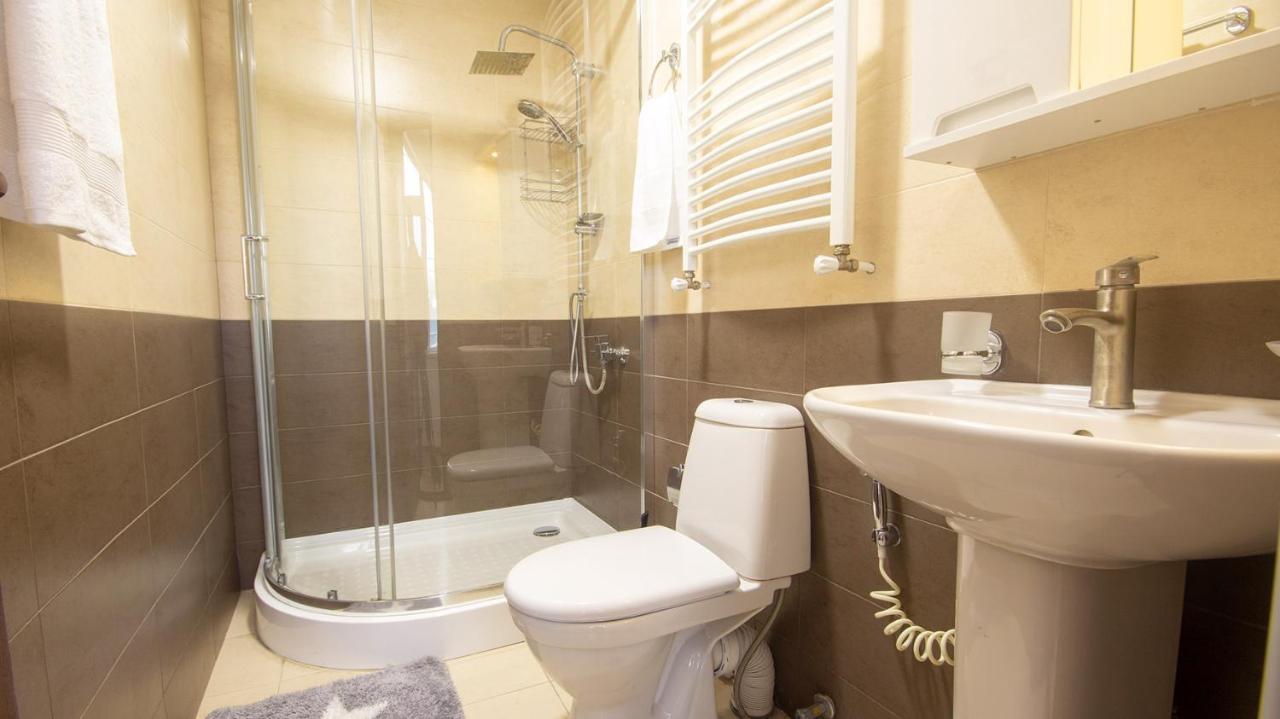 Big Terrace Apartment On Liberty Square Тбилиси Екстериор снимка